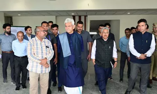 L-G ने अमरनाथ मंदिर कार्यालय का निरीक्षण किया L-G ने अमरनाथ मंदिर कार्यालय का निरीक्षण किया