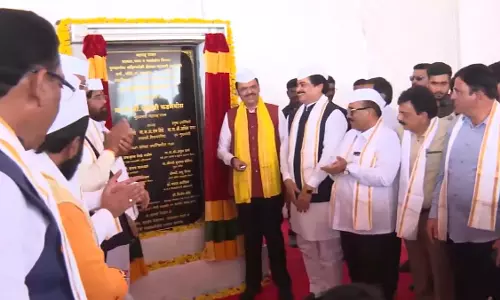 CM ने अहिल्यानगर में स्पिनिंग मिल और प्रमुख सड़क परियोजनाओं की आधारशिला रखी