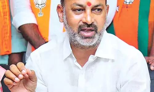 Bandi Sanjay : राज्य सरकार ने सिर्फ सर्वे कराया Bandi Sanjay : राज्य सरकार ने सिर्फ सर्वे कराया