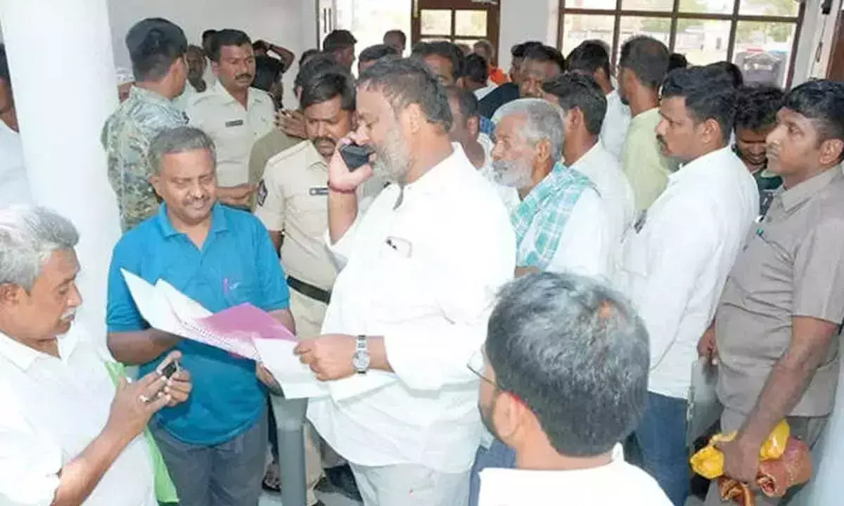 Andhra: विकास और कल्याण सरकार की दो आंखें: मंत्री Andhra: विकास और कल्याण सरकार की दो आंखें: मंत्री