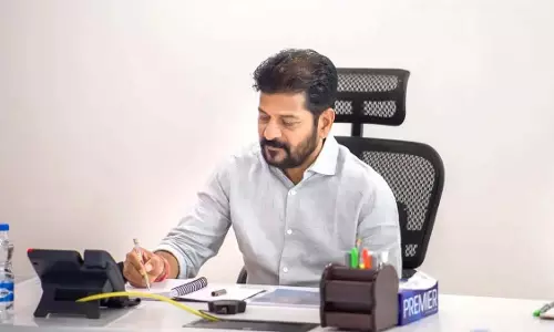 मुख्यमंत्री ने गडकरी से मुलाकात की, केंद्र से मंजूरी और धन मांगा