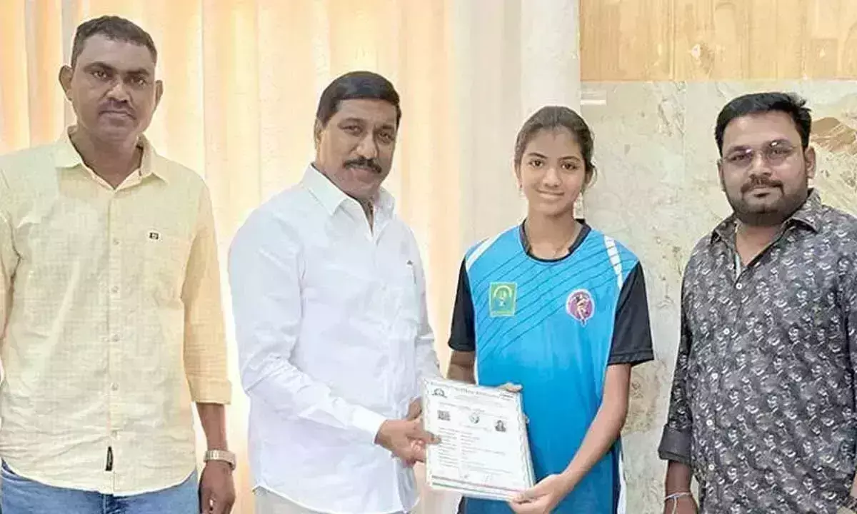 Andhra: सुहाना ने राष्ट्रीय टारगेट बॉल चैंपियनशिप जीती Andhra: सुहाना ने राष्ट्रीय टारगेट बॉल चैंपियनशिप जीती