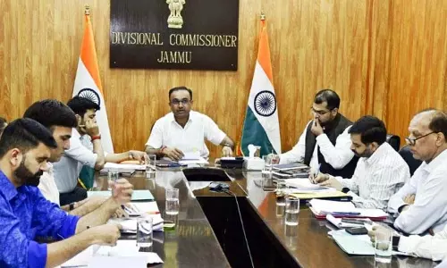मंडलायुक्त ने नागरिक सुविधाओं के विस्तार के लिए विकास योजना की समीक्षा की
