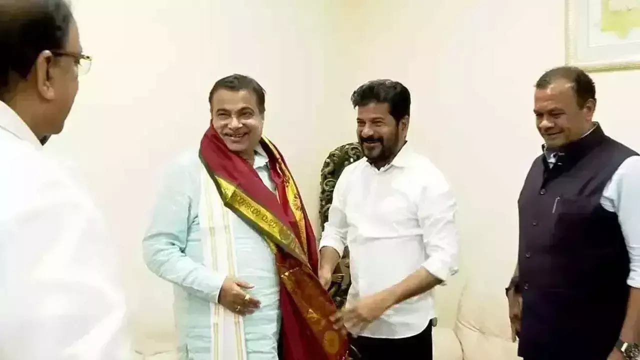 Telangana: रेवंत ने गडकरी से मुलाकात की, सड़क परियोजनाओं के लिए धन मांगा