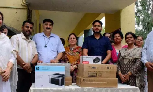 DC जम्मू ने पुनर्वासित सड़क पर रहने वाले बच्चों की शिक्षा के लिए कंप्यूटर उपलब्ध कराए
