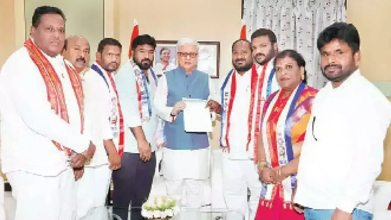 Telangana: बीसी वेलफेयर एसोसिएशन ने 42 प्रतिशत कोटा बिल पर गवर्नर से मुलाकात की Telangana: बीसी वेलफेयर एसोसिएशन ने 42 प्रतिशत कोटा बिल पर गवर्नर से मुलाकात की