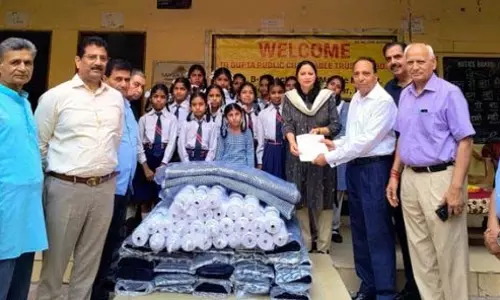 TR गुप्ता ट्रस्ट ने गरीब छात्रों को यूनिफॉर्म उपलब्ध कराई