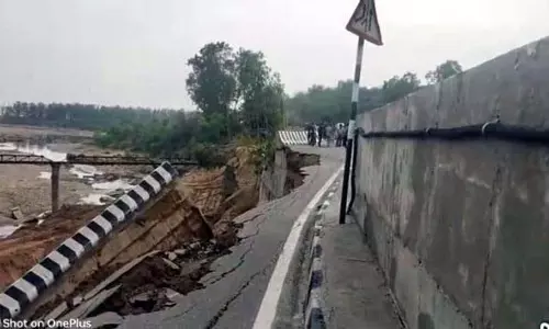 सांबा में NH के साथ सर्विस रोड का 30 मीटर हिस्सा बसंतर में बह गया सांबा में NH के साथ सर्विस रोड का 30 मीटर हिस्सा बसंतर में बह गया