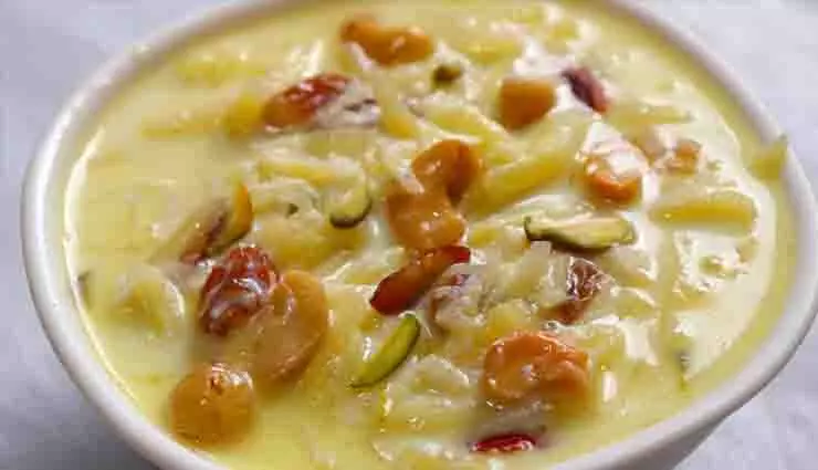 Aloo Kheer: इस स्वादिष्ट मिठाई को जब मन करे तब बनाएं Aloo Kheer: इस स्वादिष्ट मिठाई को जब मन करे तब बनाएं