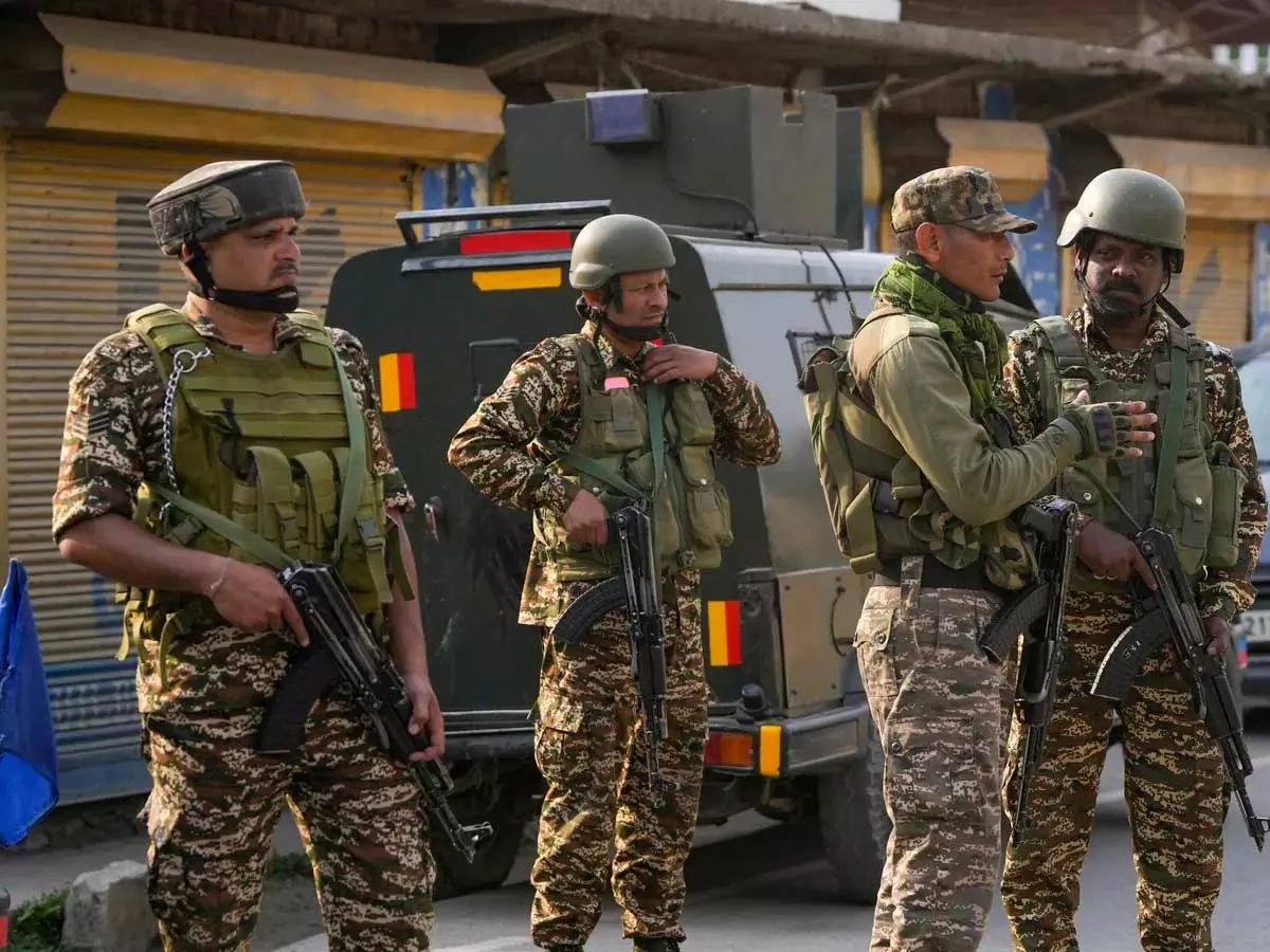 Operation Sindoor: मनोज मुंतशिर से परेश रावल तक, सेलेब्स ने की ‘ऑपरेशन सिंदूर’ की सराहना, बोले- ‘भारत माता की जय’ Operation Sindoor: मनोज मुंतशिर से परेश रावल तक, सेलेब्स ने की ‘ऑपरेशन सिंदूर’ की सराहना, बोले- ‘भारत माता की जय’