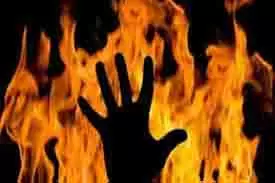 Jharkhand: युवती ने बाथरूम में खुद को लगाई आग,पुलिस ने शुरू की जांच Jharkhand: युवती ने बाथरूम में खुद को लगाई आग,पुलिस ने शुरू की जांच