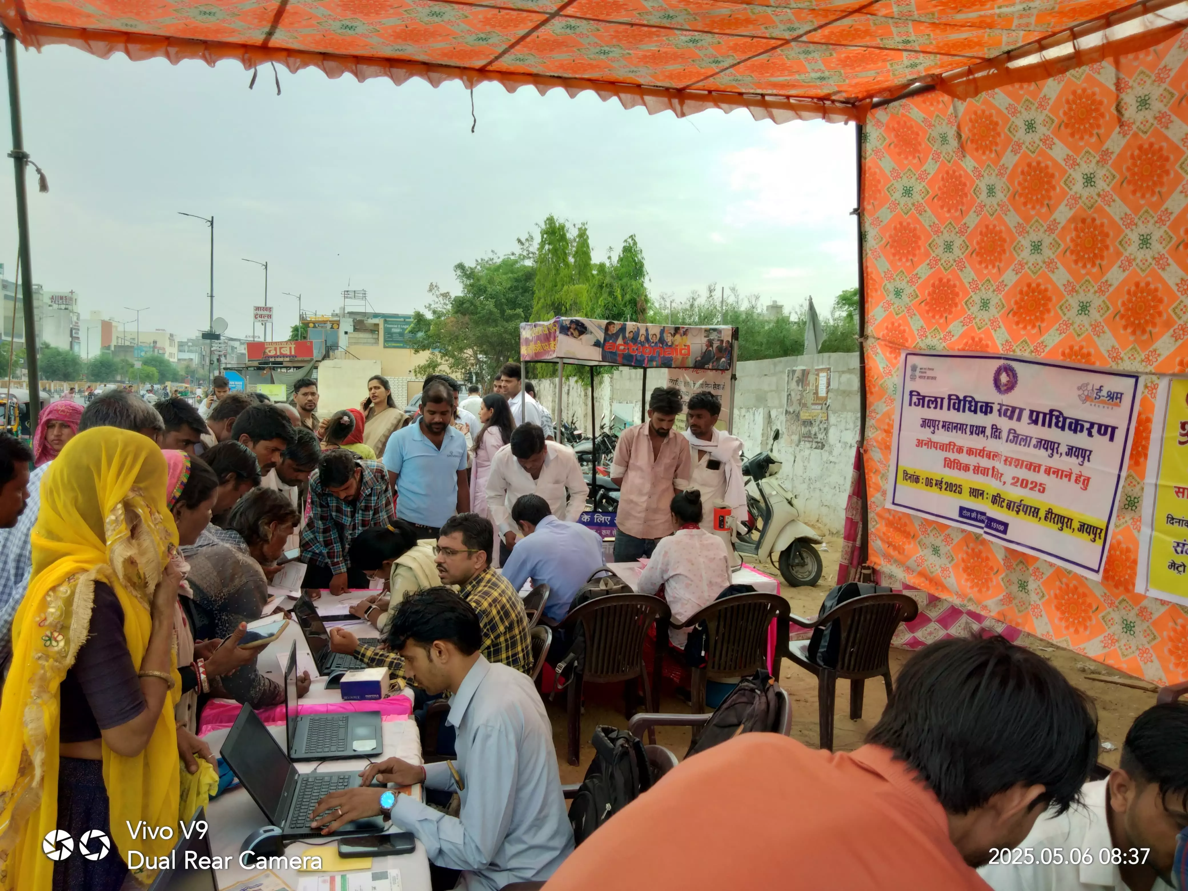 Jaipur: सामूहिक पंजीकरण शिविर में श्रमिकों को जारी हुए ई-श्रम कार्ड Jaipur: सामूहिक पंजीकरण शिविर में श्रमिकों को जारी हुए ई-श्रम कार्ड