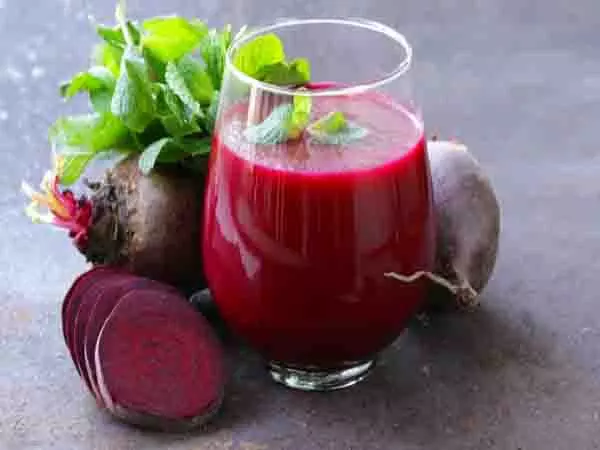 Beetroot Juice: चुकंदर के जूस से पाएं पेट को मजबूती और त्वचा में चमक Beetroot Juice: चुकंदर के जूस से पाएं पेट को मजबूती और त्वचा में चमक