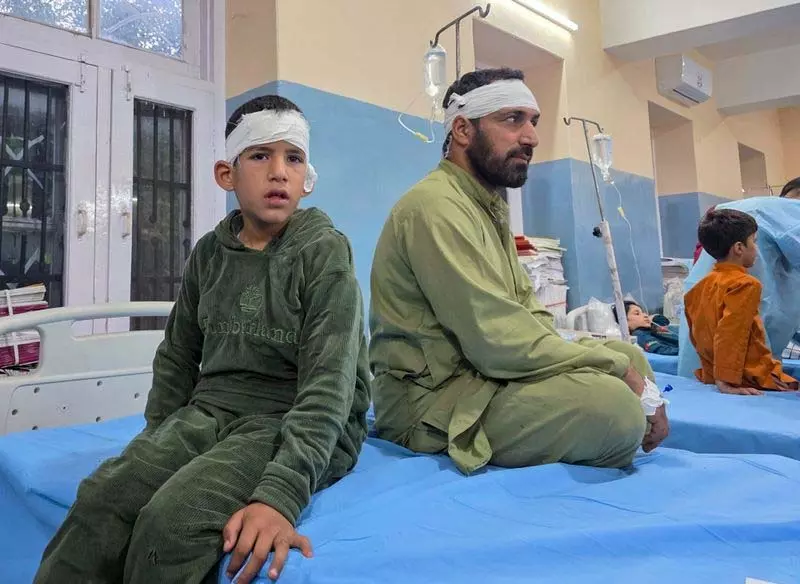J&K में नियंत्रण रेखा पर पाकिस्तानी सेना की अंधाधुंध गोलीबारी में 8 नागरिकों की मौत, 50 घायल J&K में नियंत्रण रेखा पर पाकिस्तानी सेना की अंधाधुंध गोलीबारी में 8 नागरिकों की मौत, 50 घायल