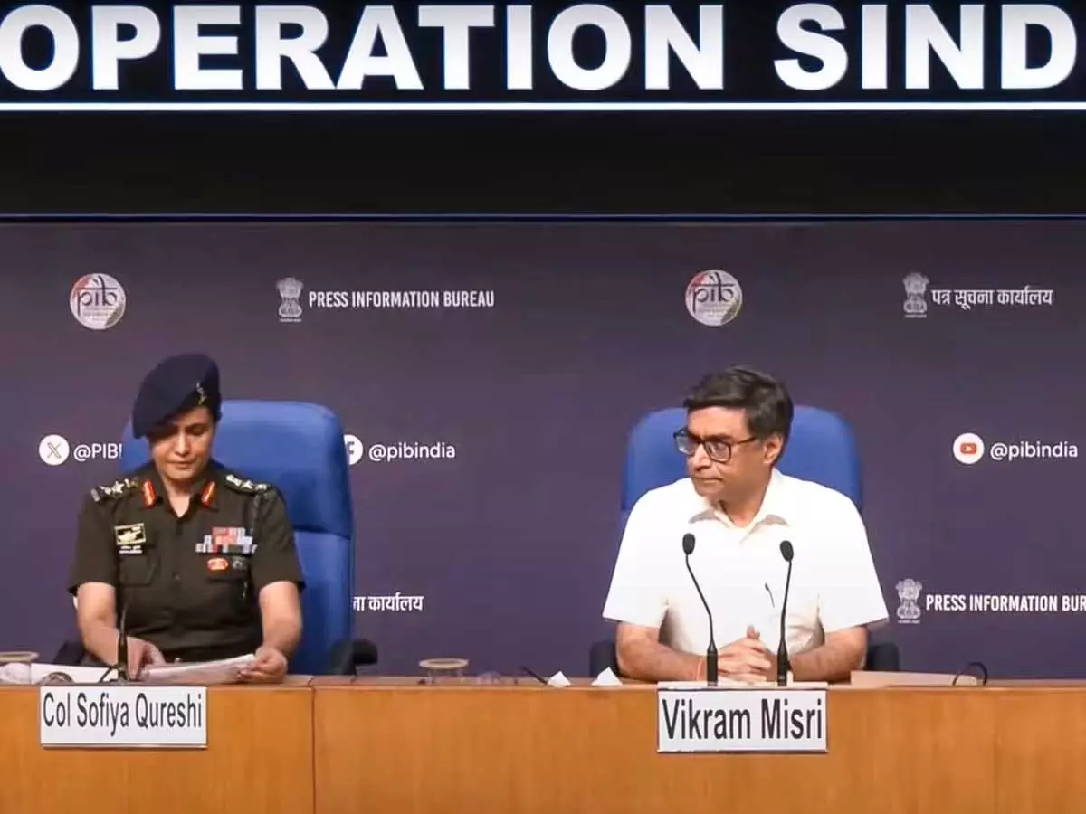 25 मिनट के अंदर ‘ऑपरेशन सिंदूर’ पूरा, ले. कर्नल सोफिया कुरैशी और विंग कमांडर व्योमिका सिंह बोलीं- 9 आतंकी ठिकाने तबाह 25 मिनट के अंदर ‘ऑपरेशन सिंदूर’ पूरा, ले. कर्नल सोफिया कुरैशी और विंग कमांडर व्योमिका सिंह बोलीं- 9 आतंकी ठिकाने तबाह