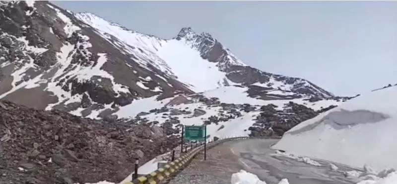 खराब मौसम के कारण Manali-Leh राजमार्ग को फिर से खोलने में देरी खराब मौसम के कारण Manali-Leh राजमार्ग को फिर से खोलने में देरी