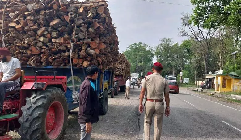 सिरमौर RTO ने पांवटा साहिब में उल्लंघनकर्ताओं पर कार्रवाई की सिरमौर RTO ने पांवटा साहिब में उल्लंघनकर्ताओं पर कार्रवाई की