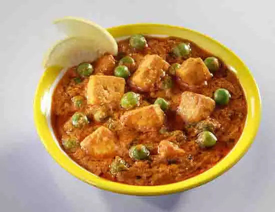Recipe: लंच में बनाये ढाबा स्टाइल मटर पनीर Recipe: लंच में बनाये ढाबा स्टाइल मटर पनीर