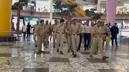 नोएडा में मॉक ड्रिल: मॉल, एयरपोर्ट और मेट्रो स्टेशन पर हाई अलर्ट, सुरक्षा तैयारियों की हुई जांच नोएडा में मॉक ड्रिल: मॉल, एयरपोर्ट और मेट्रो स्टेशन पर हाई अलर्ट, सुरक्षा तैयारियों की हुई जांच