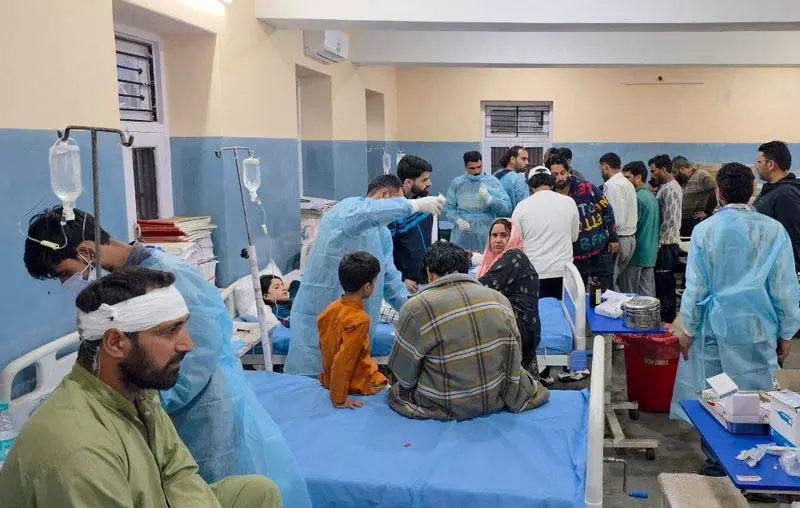 J-K में नागरिक आबादी को निशाना बनाने के लिए पाकिस्तान ने हद पार कर दी: CM Abdullah J-K में नागरिक आबादी को निशाना बनाने के लिए पाकिस्तान ने हद पार कर दी: CM Abdullah