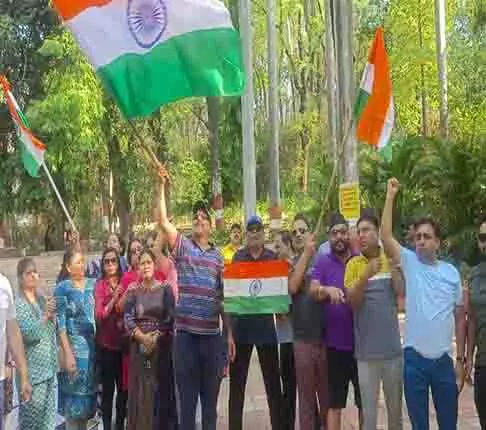 Nagpur के स्थानीय लोगों ने ऑपरेशन सिंदूर का जश्न मनाया Nagpur के स्थानीय लोगों ने ऑपरेशन सिंदूर का जश्न मनाया