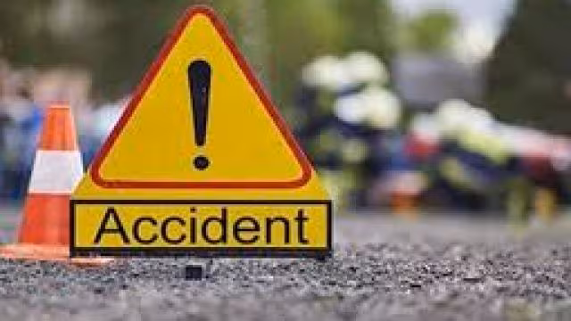 Sitapur हादसे में एक की मौत, तीन घायल; बाइक सवार परिवार पर टूटा दुख का पहाड़ Sitapur हादसे में एक की मौत, तीन घायल; बाइक सवार परिवार पर टूटा दुख का पहाड़