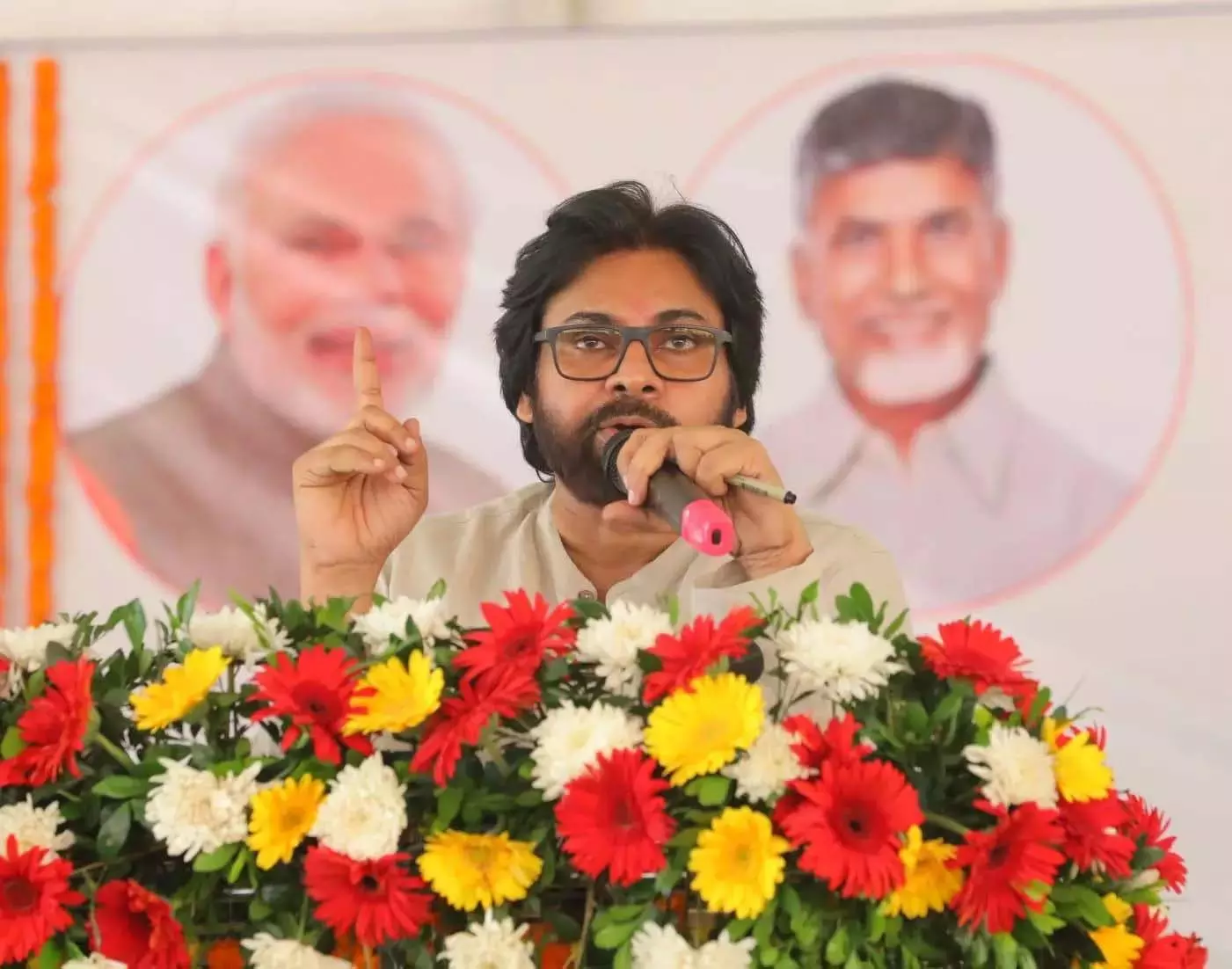 भारत को पाकिस्तान समर्थित आतंकवाद को खत्म करने में इजरायल का अनुकरण करना चाहिए: Pawan Kalyan भारत को पाकिस्तान समर्थित आतंकवाद को खत्म करने में इजरायल का अनुकरण करना चाहिए: Pawan Kalyan
