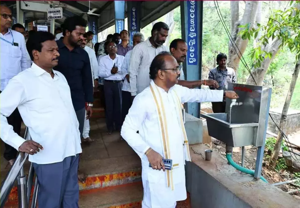 TTD श्रीवारी मेट्टु फुटपाथ पर तीर्थयात्रियों के शोषण को संबोधित करेगा TTD श्रीवारी मेट्टु फुटपाथ पर तीर्थयात्रियों के शोषण को संबोधित करेगा