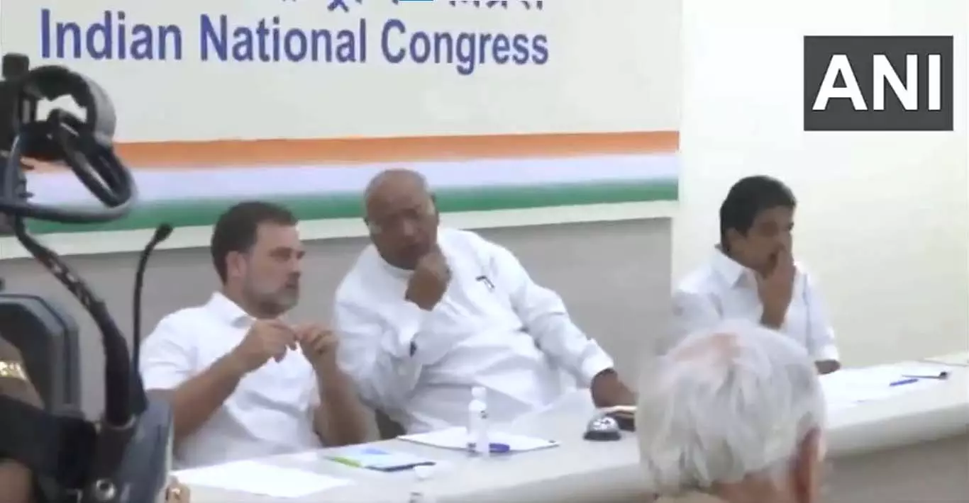 BIG BREAKING: राहुल गांधी और खड़गे की मौजूदगी में कांग्रेस की आपात बैठक BIG BREAKING: राहुल गांधी और खड़गे की मौजूदगी में कांग्रेस की आपात बैठक