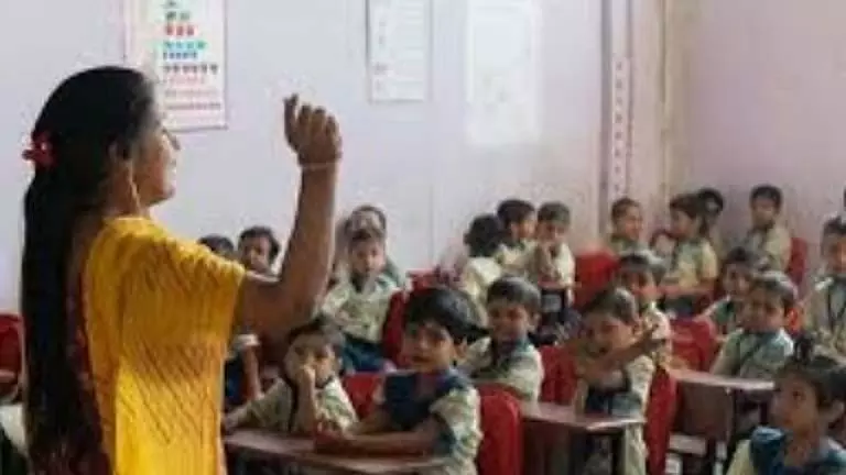 Goa स्कूल प्रबंधन संघ ने संविदा शिक्षक नियुक्तियों को समाप्त करने की मांग की Goa स्कूल प्रबंधन संघ ने संविदा शिक्षक नियुक्तियों को समाप्त करने की मांग की