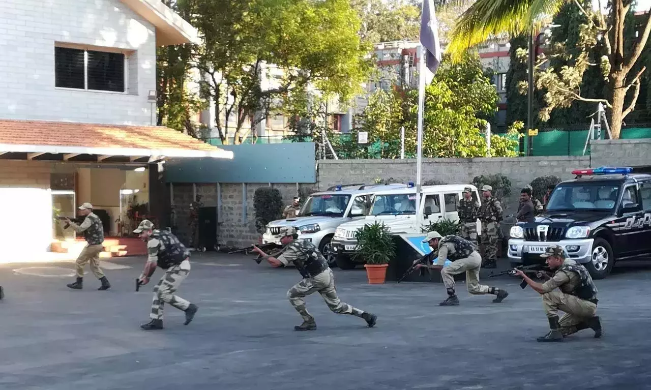Hyderabad में हवाई हमले की ड्रिल में रक्षा इकाइयां शामिल नहीं होंगी Hyderabad में हवाई हमले की ड्रिल में रक्षा इकाइयां शामिल नहीं होंगी