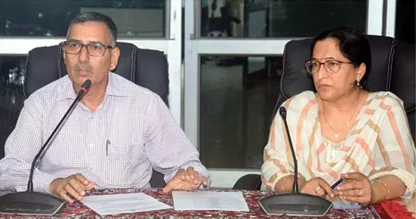 DC सांबा ने प्रमुख पहलों, विकासात्मक योजनाओं के प्रभाव की समीक्षा की DC सांबा ने प्रमुख पहलों, विकासात्मक योजनाओं के प्रभाव की समीक्षा की