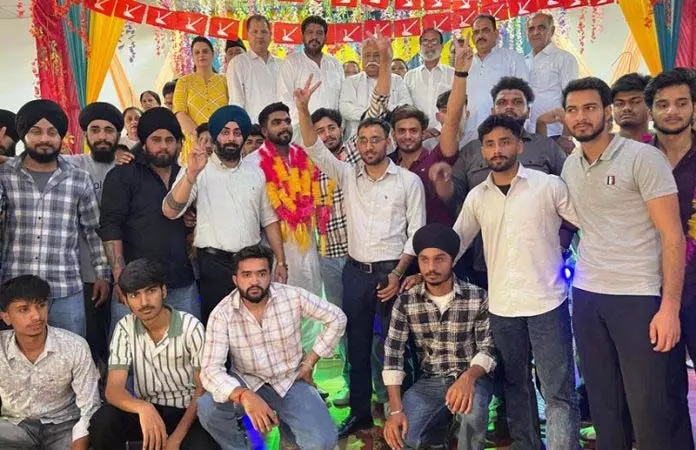 सधोत्रा ने देश और J&K के भविष्य को आकार देने में छात्रों की महत्वपूर्ण भूमिका पर जोर दिया सधोत्रा ने देश और J&K के भविष्य को आकार देने में छात्रों की महत्वपूर्ण भूमिका पर जोर दिया