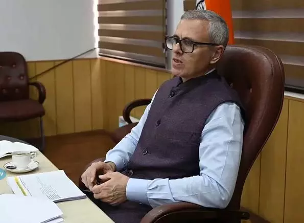 सीएम उमर ने J&K के कई जिलों के डीसी के साथ आपात बैठक की अध्यक्षता की सीएम उमर ने J&K के कई जिलों के डीसी के साथ आपात बैठक की अध्यक्षता की