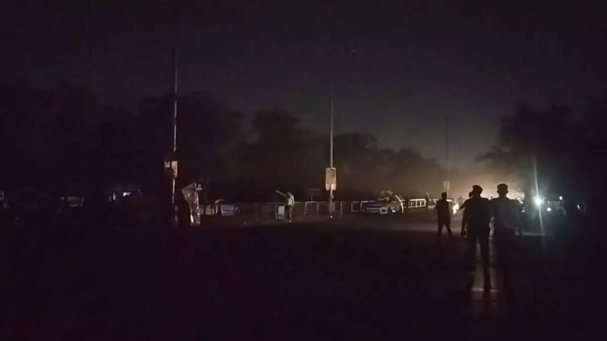 CG BREAKING: दुर्ग में किया गया ब्लैकआउट, मॉकड्रिल शुरू CG BREAKING: दुर्ग में किया गया ब्लैकआउट, मॉकड्रिल शुरू