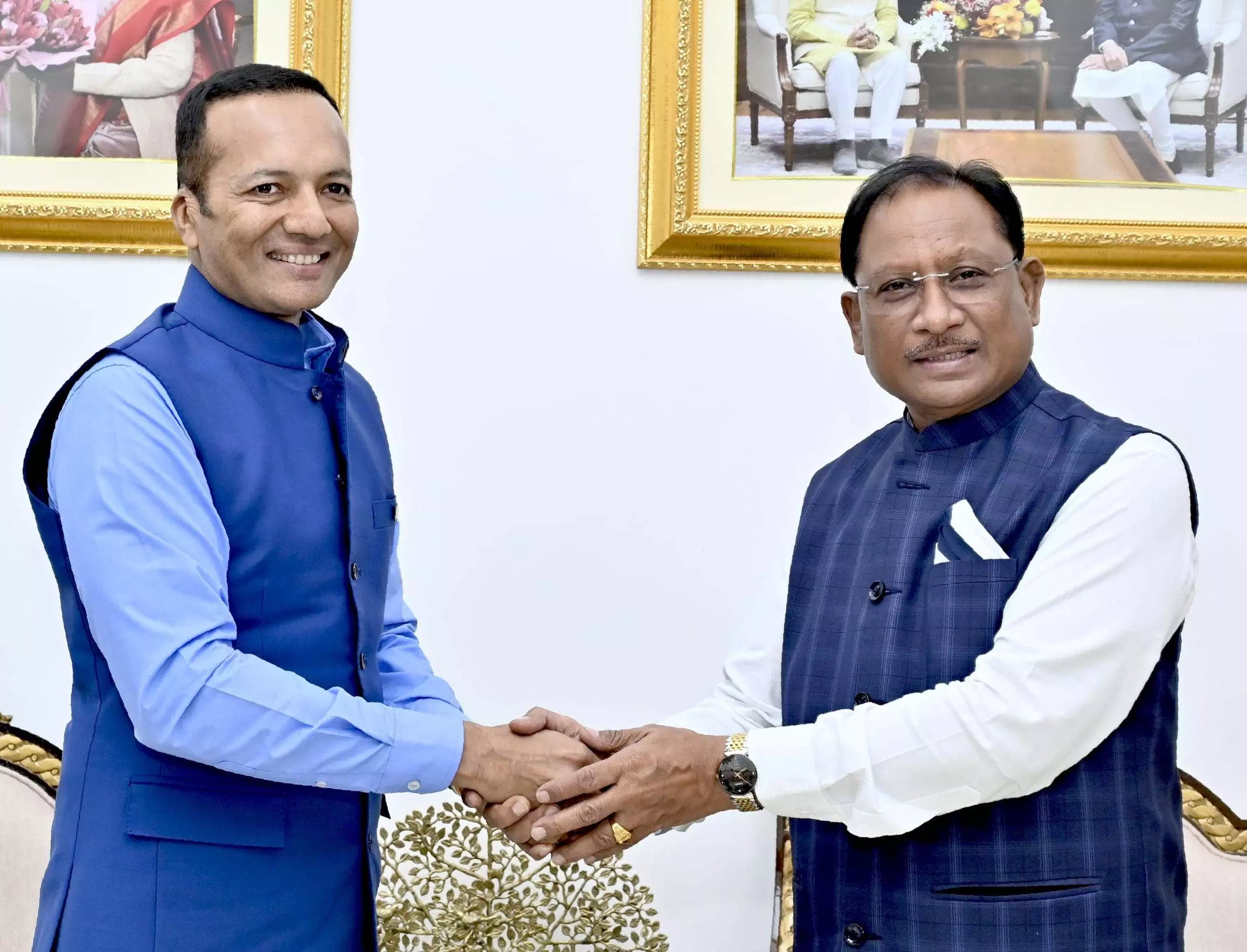 CM साय से सांसद नवीन जिंदल ने की सौजन्य मुलाकात CM साय से सांसद नवीन जिंदल ने की सौजन्य मुलाकात