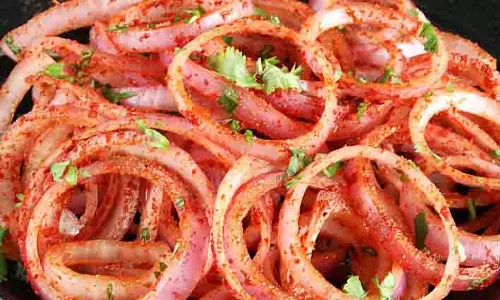 Laccha Pyaaz: अपनाएं ये तरीका, इससे खाने का मजा हो जाएगा दोगुना