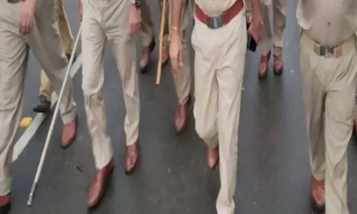 पेट्रोल-डीजल चोरी मामले में कार्रवाई नहीं, 6 पुलिसवाले सस्पेंड पेट्रोल-डीजल चोरी मामले में कार्रवाई नहीं, 6 पुलिसवाले सस्पेंड
