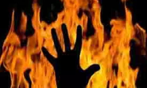 Jharkhand: युवती ने बाथरूम में खुद को लगाई आग,पुलिस ने शुरू की जांच Jharkhand: युवती ने बाथरूम में खुद को लगाई आग,पुलिस ने शुरू की जांच