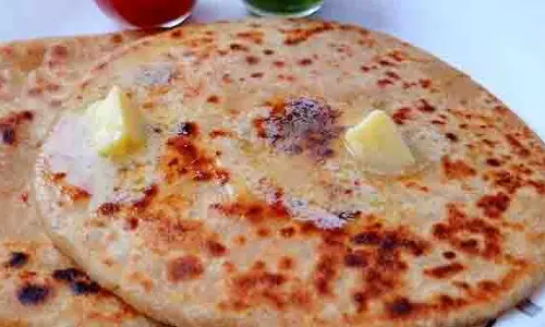 Recipe: ट्राई करें ये हेल्दी कद्दू और पनीर पराठा Recipe: ट्राई करें ये हेल्दी कद्दू और पनीर पराठा