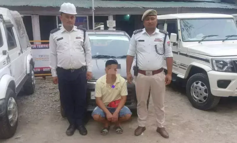 Manipur: इम्फाल हवाई अड्डे के पास पश्चिम बंगाल से चोरी की गई कार जब्त, एक गिरफ्तार Manipur: इम्फाल हवाई अड्डे के पास पश्चिम बंगाल से चोरी की गई कार जब्त, एक गिरफ्तार