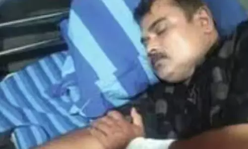 Kerala: थीसिस रिजेक्शन पर छात्रा का आरोप: संकाय सदस्यों ने किया मानसिक उत्पीड़न Kerala: थीसिस रिजेक्शन पर छात्रा का आरोप: संकाय सदस्यों ने किया मानसिक उत्पीड़न