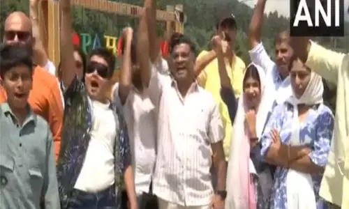 पहलगाम में पर्यटकों ने आतंकवादियों के खिलाफ एक और Operation Sindoor  का आह्वान किया
