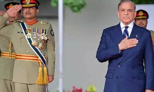 ऑपरेशन सिंदूर: थर-थर कांप रहा पाकिस्तान, पाकिस्तानी रक्षा मंत्री का बड़ा बयान ऑपरेशन सिंदूर: थर-थर कांप रहा पाकिस्तान, पाकिस्तानी रक्षा मंत्री का बड़ा बयान