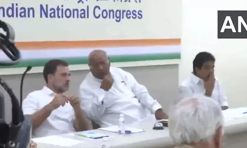 BIG BREAKING: राहुल गांधी और खड़गे की मौजूदगी में कांग्रेस की आपात बैठक