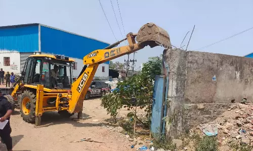 Telangana: गजुलारामरम में 15 एकड़ सरकारी जमीन खाली कराई