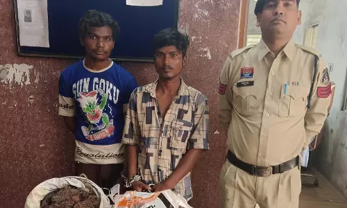 कमल विहार के निर्माणाधीन मकान में चोरी, दो लड़के गिरफ्तार कमल विहार के निर्माणाधीन मकान में चोरी, दो लड़के गिरफ्तार