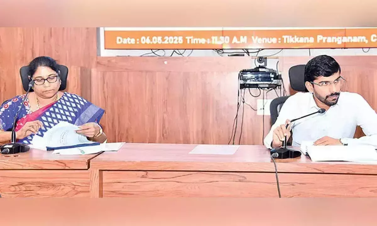 Collector ने छात्रावास की मरम्मत के लिए मई के अंत तक की समय सीमा तय की