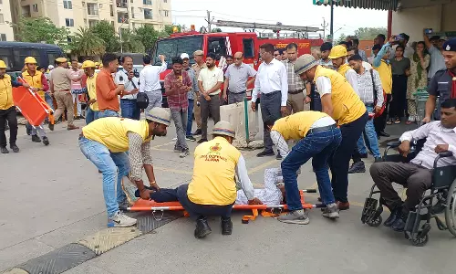 Jaipur अलवर में मॉक ड्रील का हुआ आयोजन, हवाई हमले की आपातकालीन स्थिति में राहत Jaipur अलवर में मॉक ड्रील का हुआ आयोजन, हवाई हमले की आपातकालीन स्थिति में राहत