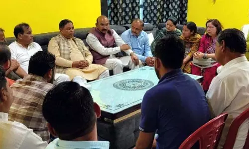 सत शर्मा-मोहन लाल ने Akhnoor में पार्टी की बैठक को संबोधित किया सत शर्मा-मोहन लाल ने Akhnoor में पार्टी की बैठक को संबोधित किया